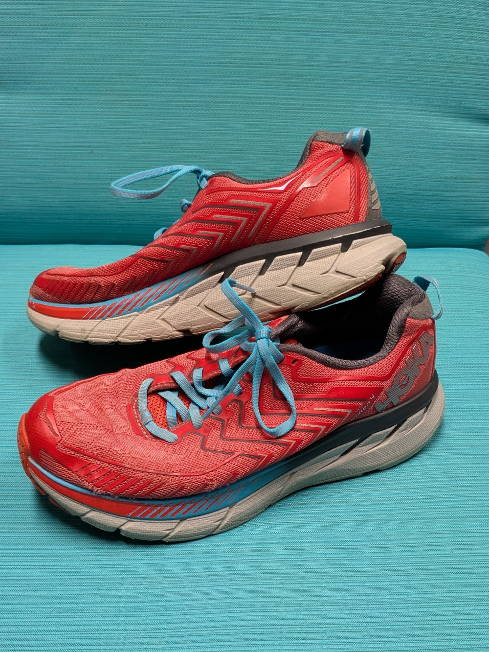 Hoka W Clifton 4 Coral Running Shoes with Light Blue Accents - Men's 8.5